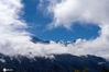 2020年10月18日，四川省卧龙自然保护区海拔3800米巴朗山雪后风光，吸引众多游客拍照留念。
