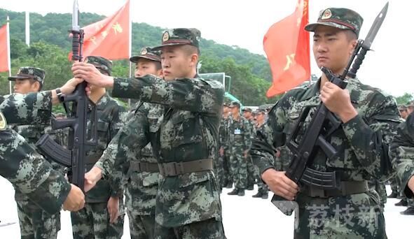 仪式|授装仪式，新兵特殊的“成人礼”|荔枝军事