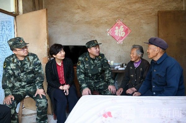 武警官兵|武警官兵把温暖送到困难群众心坎里|荔枝军事