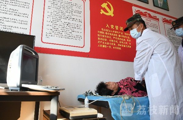 武警官兵|武警官兵把温暖送到困难群众心坎里|荔枝军事