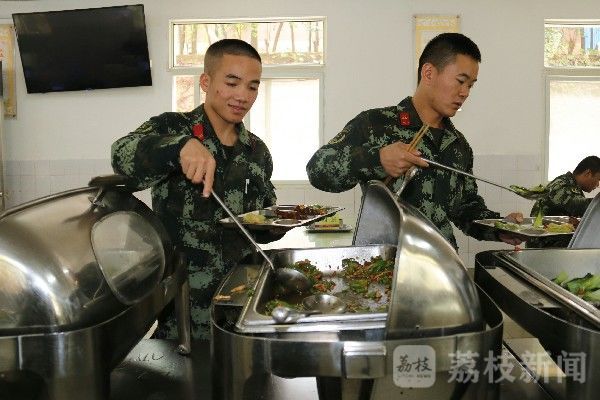 军营|向军营里的“大厨”致敬|荔枝军事