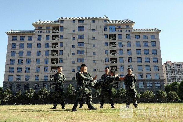一招|一招制敌视频没有看够？来看武警官兵招招制敌KO对手|