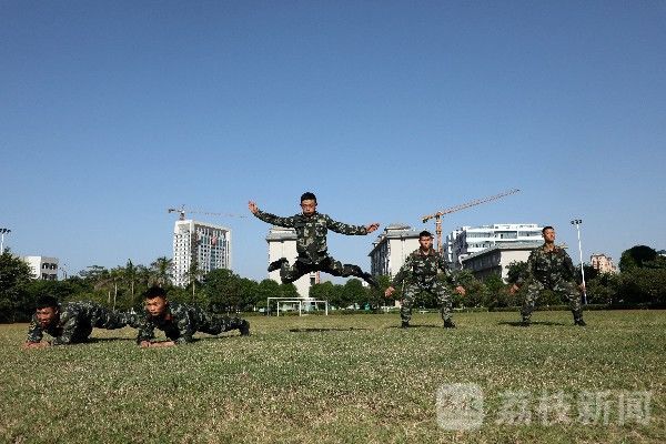 一招|一招制敌视频没有看够？来看武警官兵招招制敌KO对手|