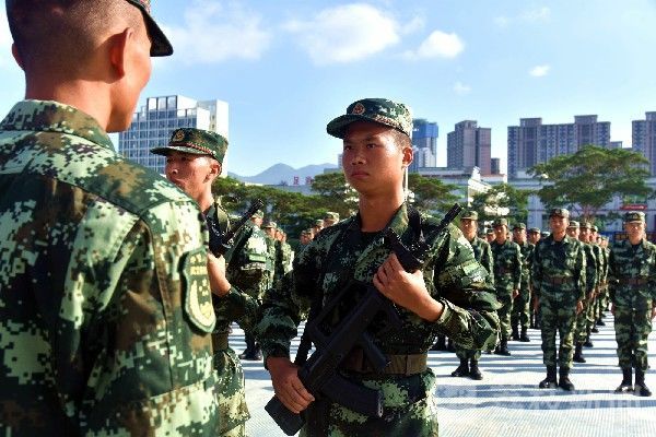 钢枪|接过钢枪扛起责苦练本领为打赢|荔枝军事
