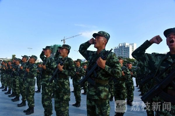 钢枪|接过钢枪扛起责苦练本领为打赢|荔枝军事