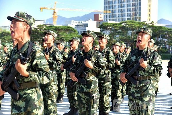 钢枪|接过钢枪扛起责苦练本领为打赢|荔枝军事