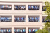 2020年10月25日，江西省吉安市遂川县一学校宿舍楼，学生晾晒的衣服，整齐有序，成为校园一道特有的景致。当日，遂川县天气晴好，天高云淡，艳阳高照。
