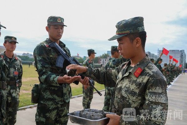 新兵|开火！新兵实弹射击“初体验”|荔枝军事