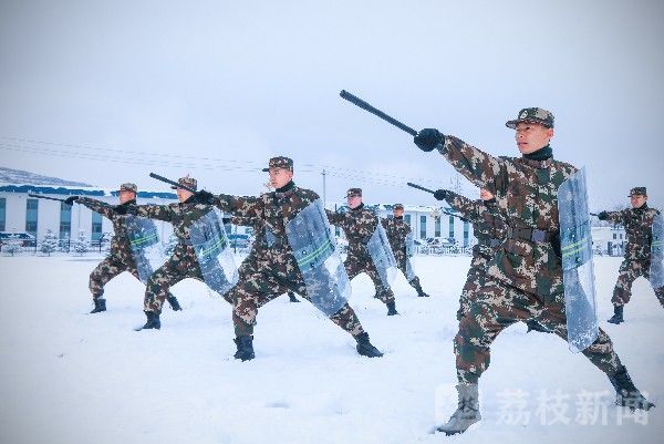 热血|雪中飞“武”，白雪恋热血|荔枝军事