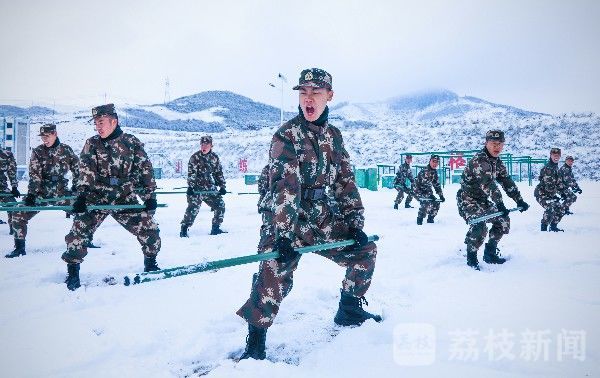 热血|雪中飞“武”，白雪恋热血|荔枝军事