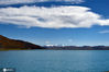 2020年10月08日，西藏山南市浪卡子县，西藏三大圣湖之一羊卓雍措（羊湖）与雪山风光。