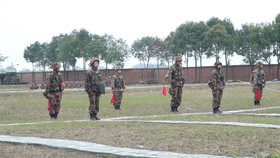 她们|女孩到女兵 她们打出了人生第一枪|荔枝军事