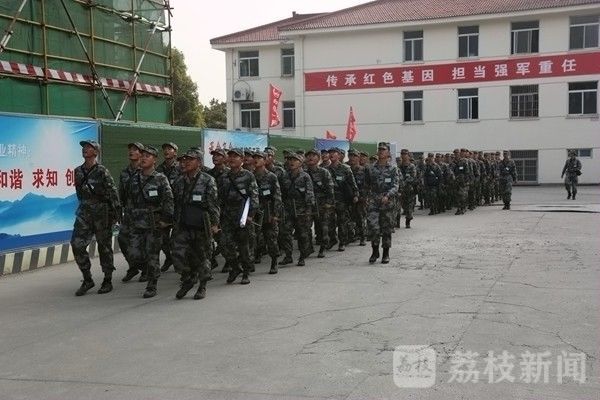 新兵|新兵实弹射击，打响军旅第一枪|荔枝军事