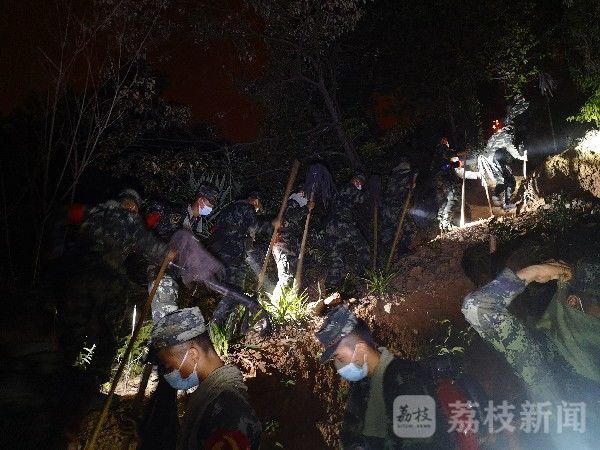 武警|羚山突发山火，武警紧急驰援|荔枝军事