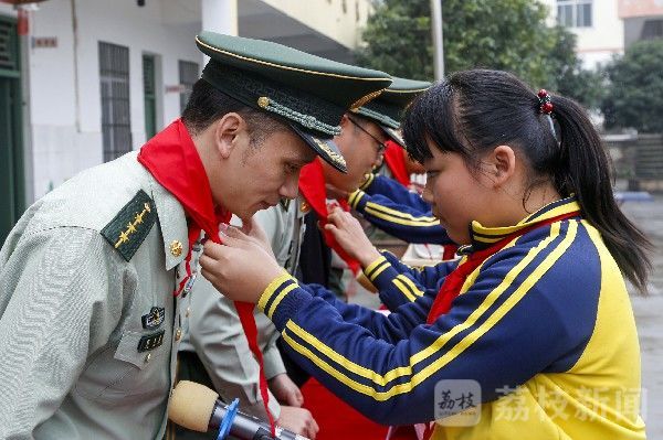 武警|武警爱心捐赠 情暖校园|荔枝军事