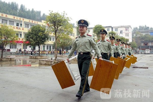 武警|武警爱心捐赠 情暖校园|荔枝军事