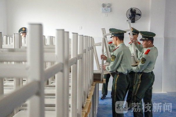 武警|武警爱心捐赠 情暖校园|荔枝军事