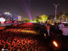 2020年11月18日，广东广州，2020广州国际灯光节开幕，灯光节下的一片花海。