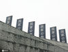 2020年11月25日，江苏省南京市，第七个南京大屠杀死难者国家公祭日前夕，侵华日军南京大屠杀遇难同胞纪念馆组织人手抓紧时间在纪念馆围墙上安装“国家公祭”牌。