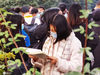 2020年11月29日，江苏省南京市，当日，中央机关及其直属机构2021年度公务员招考（2021年国家公务员考试）公共科目笔试在全国各考区统一举行。 共有157.6万人通过了用人单位的资格审查，比去年多了13.9万人。