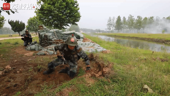城镇|实打实战！第71集团军某合成旅展开城镇作战实兵对抗演练|荔枝军事