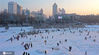 2020年11月29日，黑龙江省哈尔滨市，冬季的松花江成了天然游乐场。无人机镜头中，游客与市民在冰雪中找乐，玩雪圈，打出溜滑，乐此不疲。