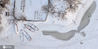 2020年11月30日，黑龙江省哈尔滨市，松花江岸，渔舟泊于白雪，老树立于北风，无人机俯瞰，简洁如水墨丹青。来源：IC photo 张澍/IC photo