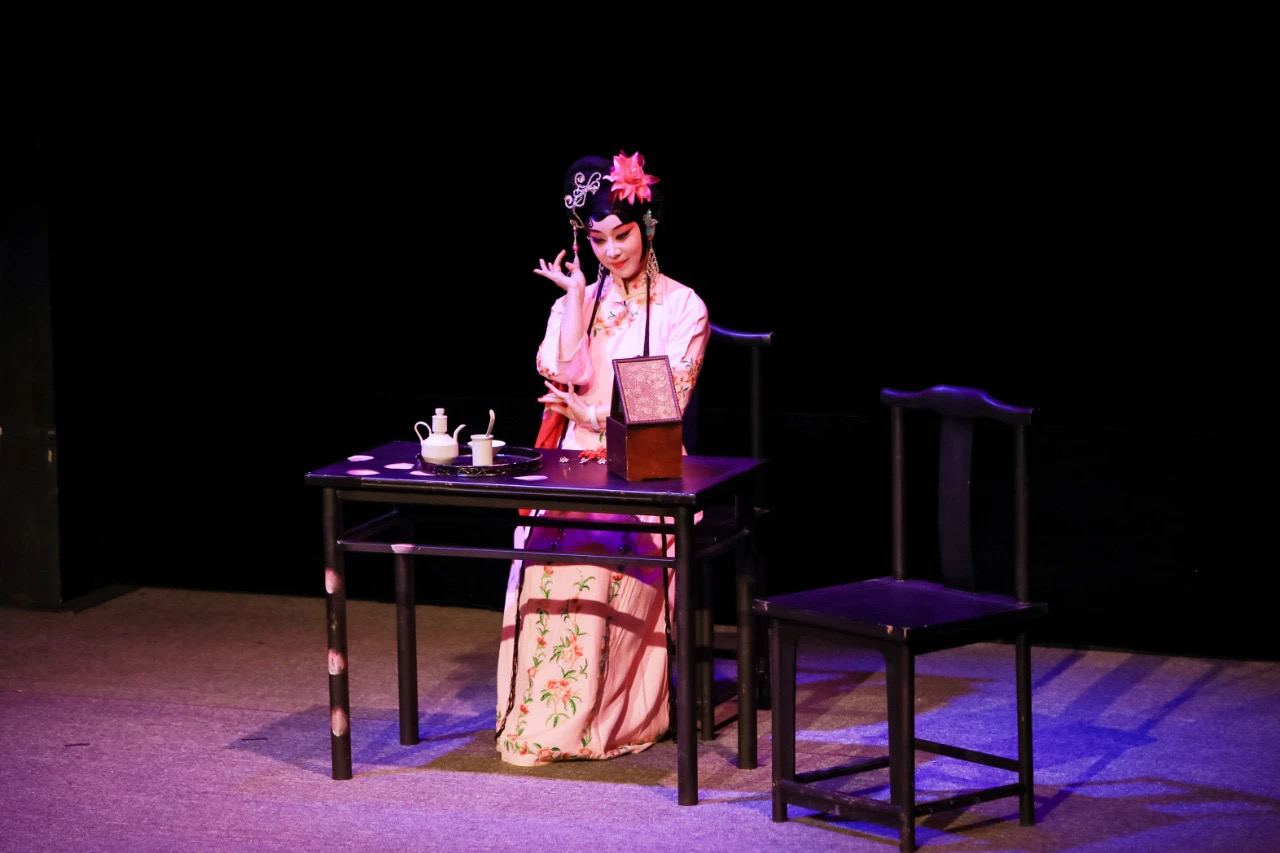 京剧《鉴证》南京演出受大学生热捧