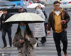 2020年11月21日，南京迎来雨水，中午时分，温度只有12℃，街头寒意阵阵。