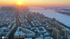 2020年11月28日，黑龙江省哈尔滨市，无人机视角下，建于上世纪八九十年代的多层住宅小区覆雪的屋顶，俯瞰如一个个英文字母或是阿拉伯数字。