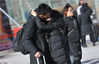 2019年1月15日，山西省太原市，情侣在火车站外广场吻别。