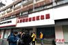 2月14日，武汉一名新冠肺炎康复患者在武汉大学人民医院献血屋捐献血浆。图为献血屋外景。中新社记者 安源 摄