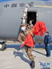 2月17日，一批军队支援湖北医疗队队员抵达武汉天河机场。新华社记者 贾启龙 摄