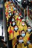 2020年2月21日，江苏南京。由江苏省中医院组建的第五批31人的国家中医医疗队江苏队已出发前往武汉，即将与先前抵达的国家中医医疗队（江苏）会师，增援武汉江夏中医方舱医院。这也是江苏第九批支援武汉医疗队。