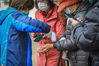 2020年2月21日，无锡鼋头渚恢复重新开放，开放非室内游览区域，游客从充山大门进出，佩戴口罩，测体温。今天为开园第一天，空旷的园区，三三两两的游客都戴好口罩。