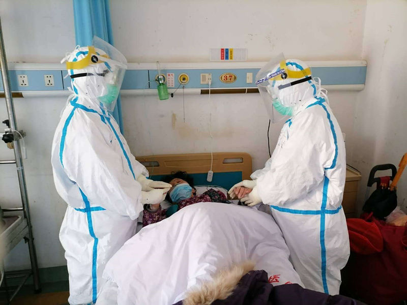 直通黄石丨“听话，要好好吃饭”……江苏医疗队3位专家合伙“扮