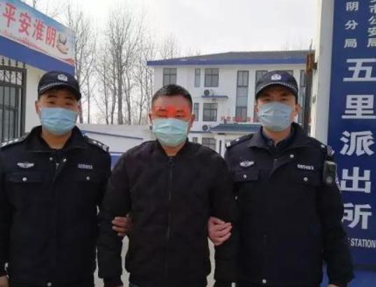 怒了！什么时候了，不服从管理还拿凳子砸防疫人员！