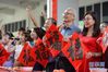 2月7日，在马来西亚加影，人们参加为中国抗击疫情加油的书法活动。
