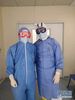 2月8日，首都医科大学宣武医院呼吸内科副主任肖汉（右）在武汉协和医院与同事在一起。新华社发
