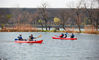 2020年3月15日，江苏省南京市，人们在钟山风景区的前湖体验皮划艇健身项目。