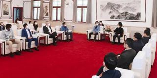 南京市委书记对在宁外籍友人表达感谢