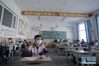 3月14日，青海省海北藏族自治州第一高级中学学生在教室内上课。新华社记者 吴刚 摄