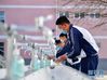 3月13日，青海省海东市互助土族自治县民族中学的学生在进入食堂用餐前洗手。新华社记者 张龙 摄
