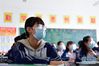 3月13日，青海省海东市互助土族自治县民族中学的学生在教室里学习。新华社记者 张龙 摄