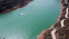 2020年3月29日，甘肃省平凉市，游人在崆峒山弹筝湖景区乘坐游艇游玩（无人机照片）。

