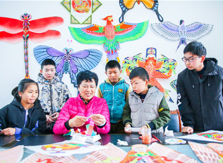 Kite-making a new class for Chinese teens
