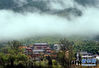 这是3月29日拍摄的云雾缭绕的黄柏山国家森林公园景色。 位于大别山深处的河南省商城县黄柏山国家森林公园，在一场春雨后，云雾缭绕，宛若仙境。 新华社记者李安摄