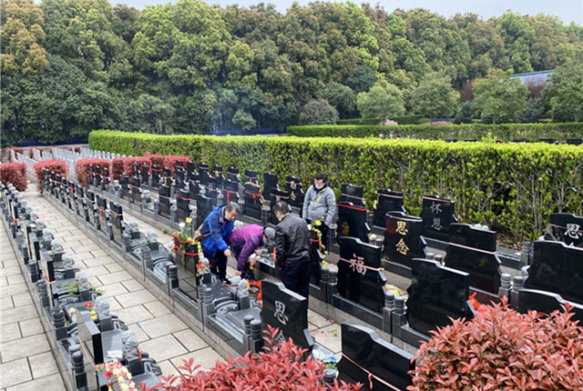 南京27万人双休日赴墓园祭扫，预约祭扫分流错峰不扎堆