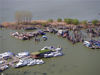 2020年4月2日，江苏淮安洪泽湖迎来晴好天气，洪泽区的高良涧船塘内的众多渔船在湖畔沐浴春风，渔家风景春色美。