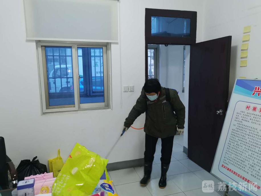活动■兴隆村便民服务中心开展爱国卫生月志愿服务活动
